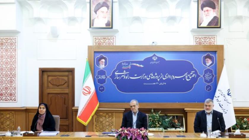 Iranpress: افتتاح طرح‌های عمرانی و زیرساختی وزارت راه و شهرسازی در دهه فجر
