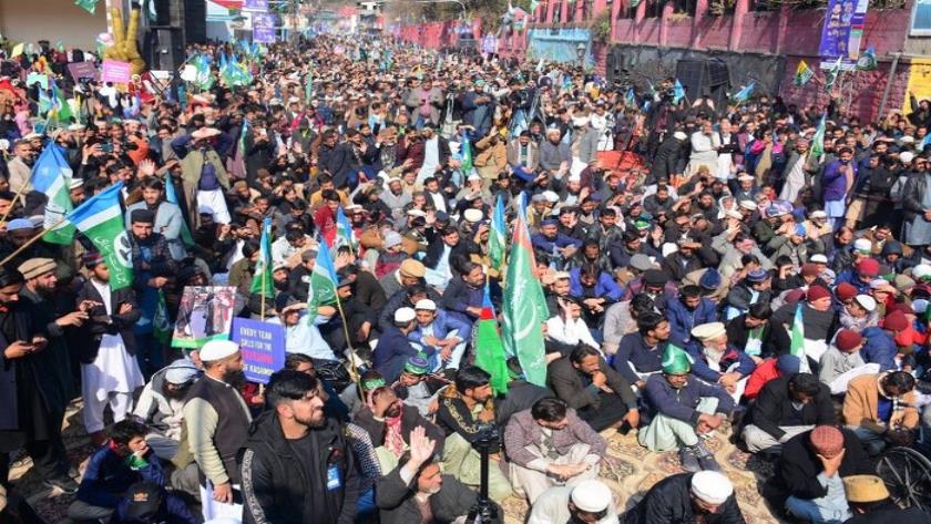 Iranpress: همبستگی مردم و دولت پاکستان با مسلمانان کشمیر