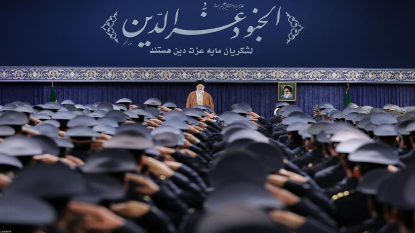 Iranpress: رهبرمعظم انقلاب: مذاکره با آمریکا هوشمندانه، عاقلانه و شرافتمندانه نیست