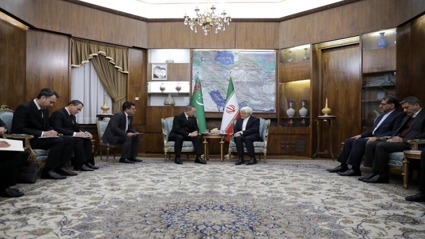 Iranpress: تأکید عارف بر تعمیق روابط تجاری ایران و ترکمنستان