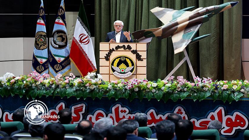 Iranpress: عارف: تأمین نیازهای دفاعی کشور و دوستان، با همکاری دانشگاه و صنعت ممکن است