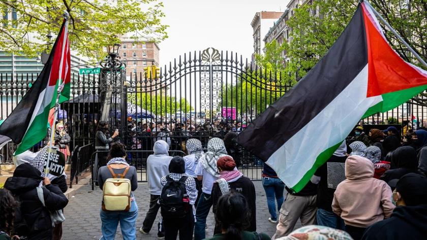 Iranpress: تجمع اعتراضی دانشجویان آمریکایی حامی فلسطین علیه حضور نفتالی بنت
