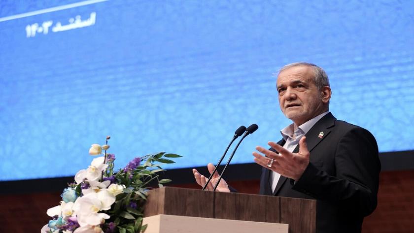 Iranpress: پزشکیان: با کمک هم ایران را می‌سازیم