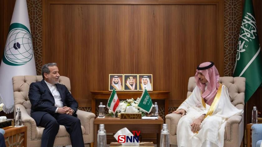 Iranpress: تأکید عراقچی و بن‌فرحان بر توسعه مناسبات ایران و عربستان در همه عرصه‌ها