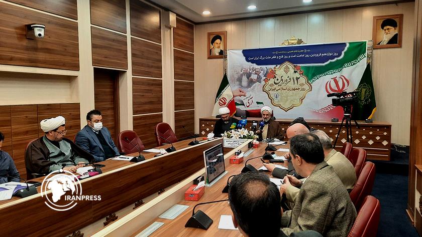 Iranpress: شعار امسال روز جمهوری اسلامی: «یک ملت، یک پرچم»؛ تجلیل از دستاوردهای انقلاب اسلامی