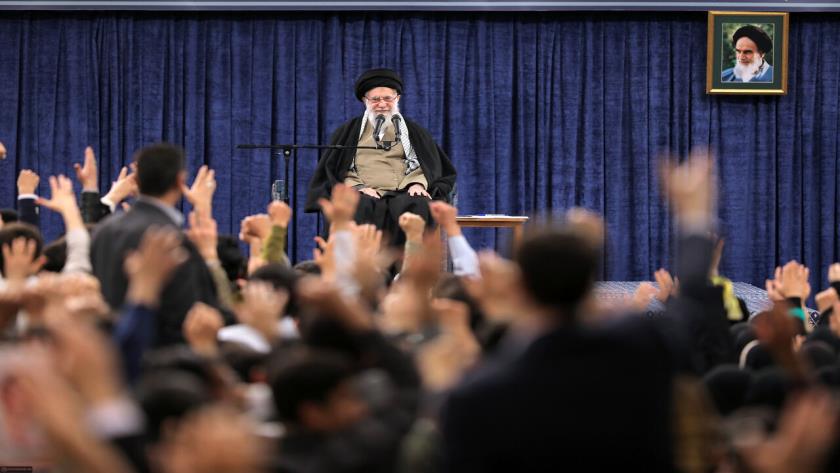 Iranpress: رهبر انقلاب: دعوت رئیس‌جمهور آمریکا به مذاکره، فریب افکار عمومی دنیاست
