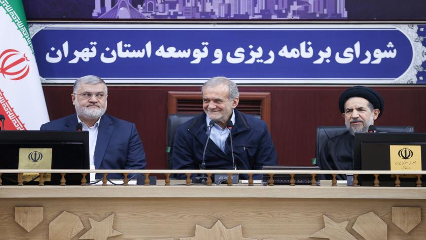 Iranpress: پزشکیان: حل مشکلات نیازمند سرمایه‌گذاری در آموزش و وحدت ملی است