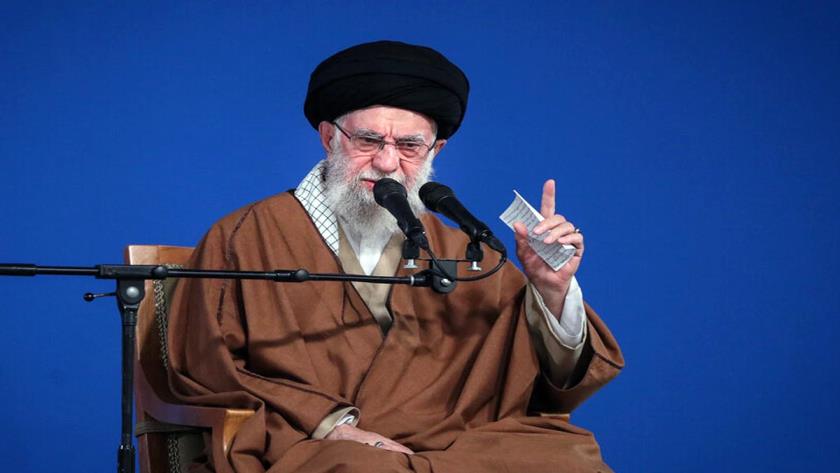 Iranpress: سیلی سخت؛ پاسخ ملت ایران به خباثت آمریکا