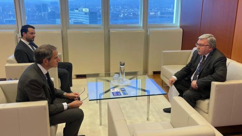 Iranpress: اولیانوف از گفت‌وگو با گروسی درباره برنامه هسته‌ای ایران خبر داد