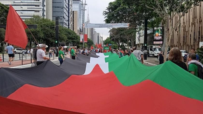 Iranpress: برافراشتن بزرگترین پرچم حمایت از فلسطین در برزیل