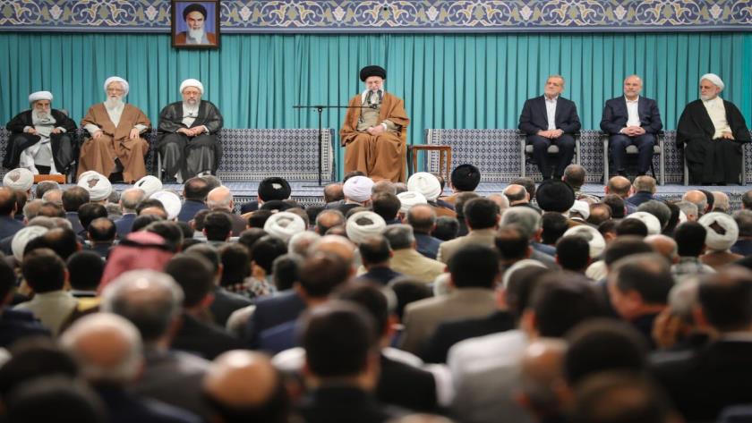 Iranpress: رهبر معظم انقلاب: اتحاد دنیای اسلام تنها راه ایستادگی در مقابل باج‌طلبی قدرت‌های بزرگ