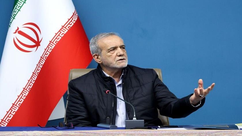Iranpress: رئیس حمهور: دولت برنامه‌های ویژه‌ای برای رفع مشکلات معیشتی مردم دارد