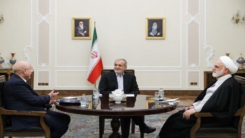 Iranpress: اولین نشست سران قوا در سال ۱۴۰۴ برگزار شد
