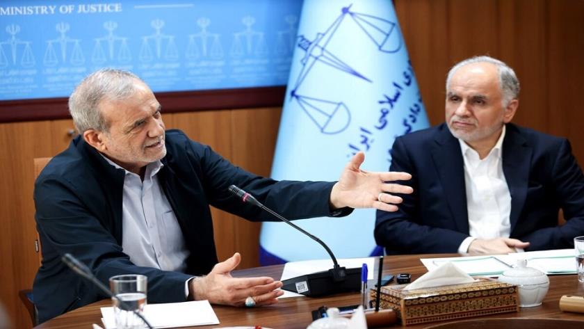 Iranpress: پزشکیان: با اجرای FATF داخلی، بسیاری از مصادیق فساد رفع خواهد شد