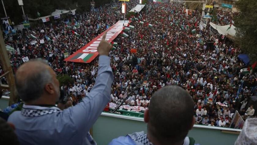 Iranpress: هزاران نفر از حامیان فلسطین در اجتماع بزرگ "مرگ بر اسرائیل" در پاکستان شرکت کردند