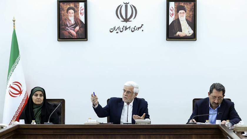 Iranpress: عارف: امسال باید با عزم ملی مسأله نقاط حادثه‌خیز جاده‌ای کشور را حل کنیم