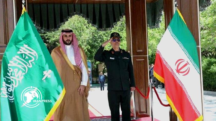 Iranpress: دیدار خالد بن سلمان وزیر دفاع عربستان با رئیس ستاد کل نیروهای مسلح ایران