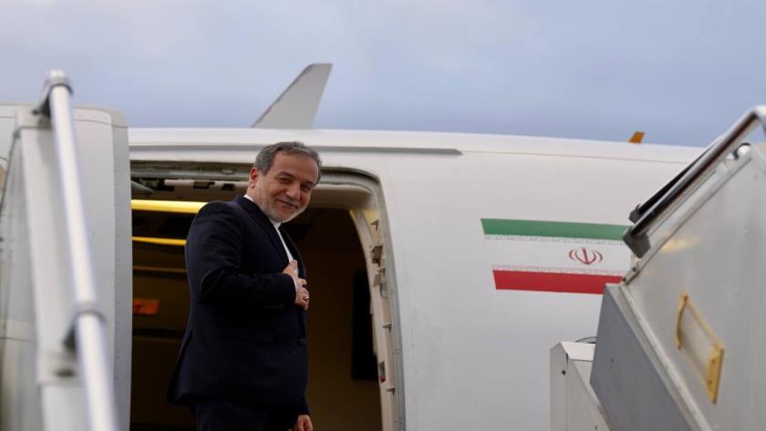 Iranpress: سفر وزیر خارجه ایران به عربستان و قطر؛ تقویت روابط با همسایگان و گفت‌وگو با جهان عرب
