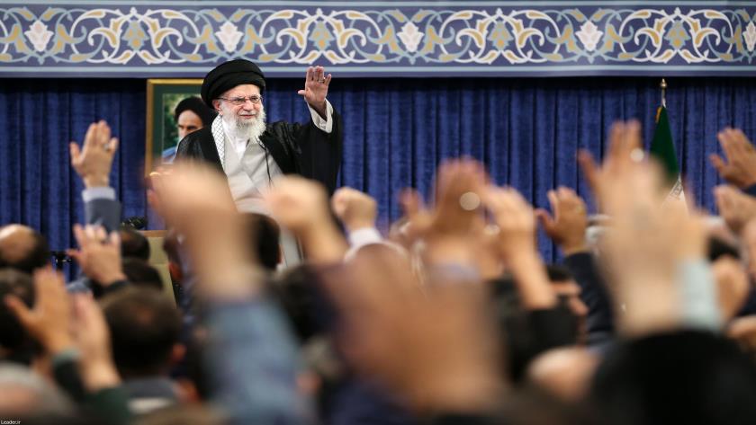 Iranpress: رهبر معظم انقلاب: ایران منتظر اجازه این و آن نیست/آمریکایی‌ها از یاوه‌گویی پرهیز کنند