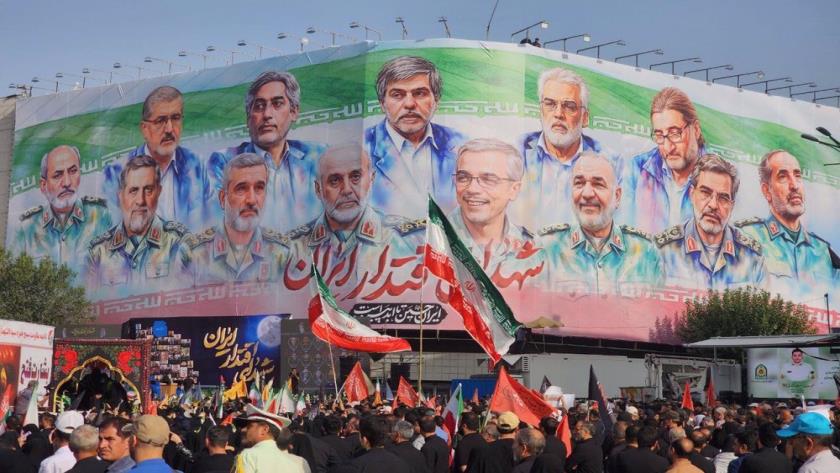 Iranpress: مراسم تشییع و تدفین شهدای اقتدار ایران