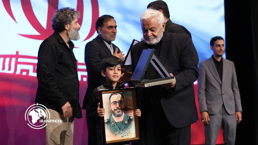 Iranpress: مراسم بزرگداشت شهدای رسانه ملی: از جایزه سحر امامی تا مرگ بر آمریکای فعال آمریکایی 