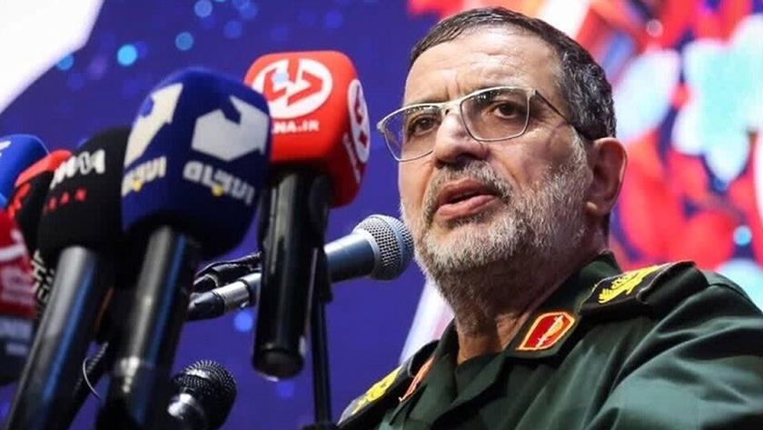 Iranpress: سردار نائینی: در صورت تکرار حماقت، مشخص نیست دشمن را رها کنیم