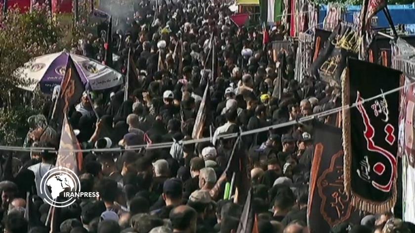Iranpress: حضور پرشور مردم پایتخت در مراسم پیاده‌روی جاماندگان اربعین حسینی (ع)