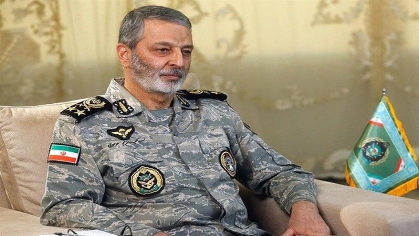 Iranpress: رئیس ستاد کل نیروهای مسلح: حضور غیرتمندانه سربازان موجب افزایش قدرت بازدارندگی شد