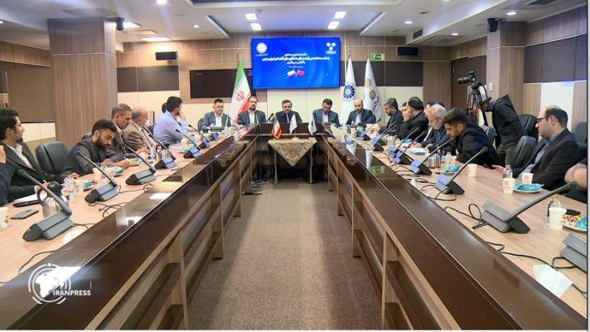 Iranpress: خاندوزی: زمان بازتعریف جایگاه ایران در شرق فرا رسیده است