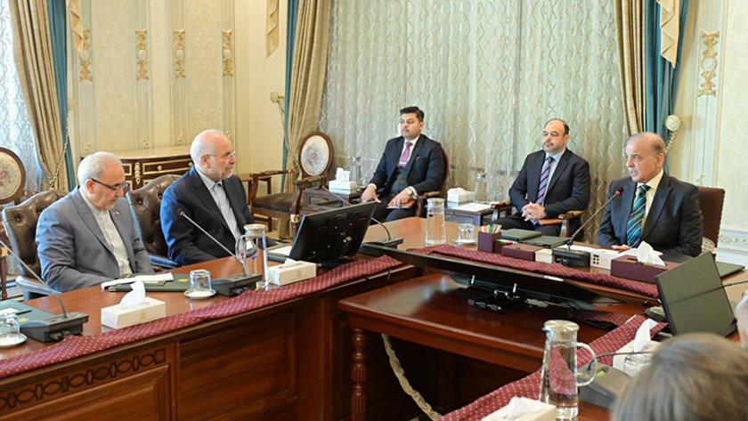 Iranpress: شهباز شریف: تهران و اسلام‌آباد نقش مهمی در صلح جهانی و وحدت اسلامی ایفا می‌کنند