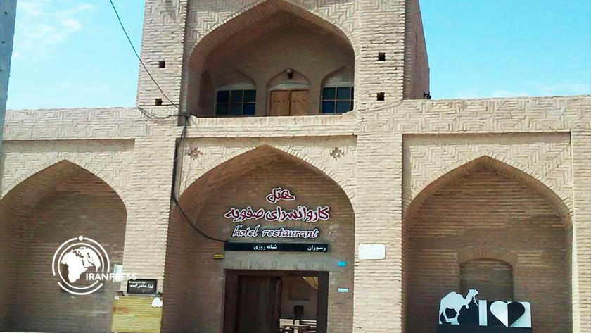 ایران پرس: سفر به شهر تاریخ و طبیعت؛ مهریز، کاروانسرای سریزد