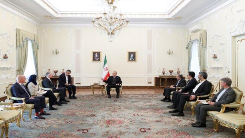 Iranpress: پزشکیان خطاب به سفیر اتریش:در خنثی‌سازی تبلیغات نادرست ضدایرانی نقش‌آفرین باشید