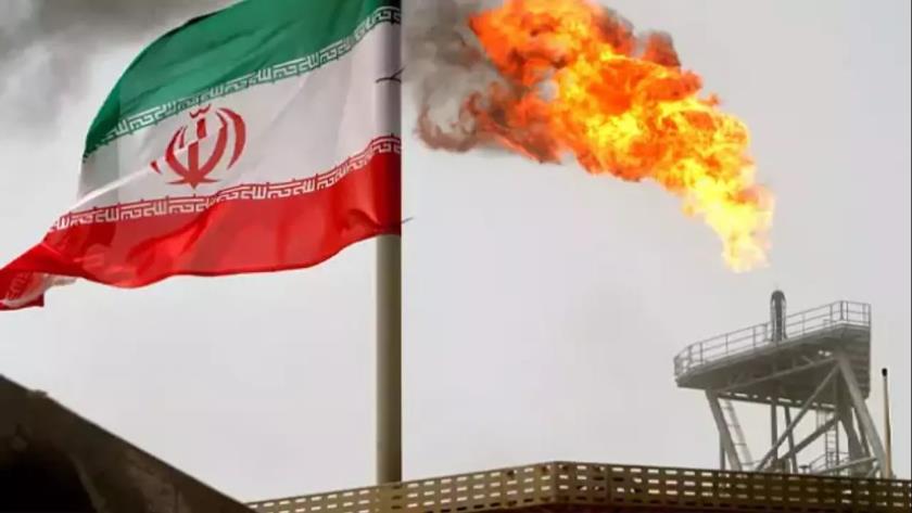 Iranpress: تحریم جدید نفتی آمریکا علیه ایران همزمان با سیگنال مذاکراتی ترامپ