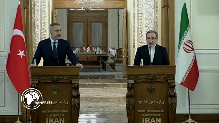 Iranpress: عراقچی: ایران و ترکیه بر لزوم رفع موانع تجارت و سرمایه‌گذاری تأکید دارند