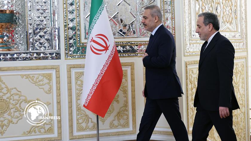 Iranpress: عراقچی میزبان همتای ترک در تهران؛ به روایت تصویر