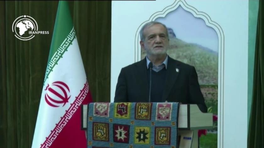 ایران پرس: نشست پزشکیان با فرهیختگان و فعالان فرهنگی استان چهارمحال و بختیاری