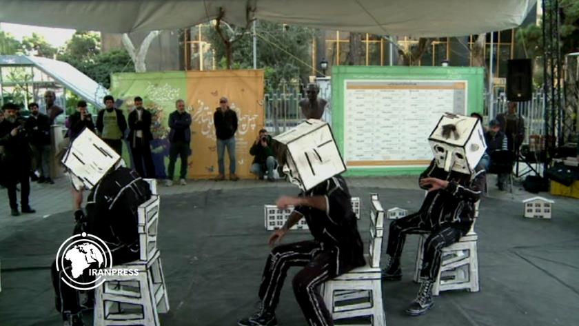 Iranpress: پنجمین روز جشنواره تئاتر فجر: ده اثر نمایشی به صحنه آمدند