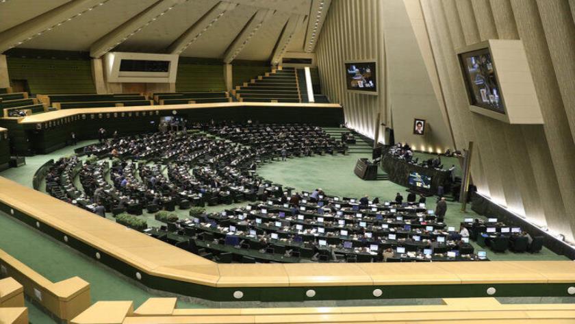 Iranpress: نشست غیرعلنی مجلس با حضور امیر سرلشکر موسوی و عراقچی
