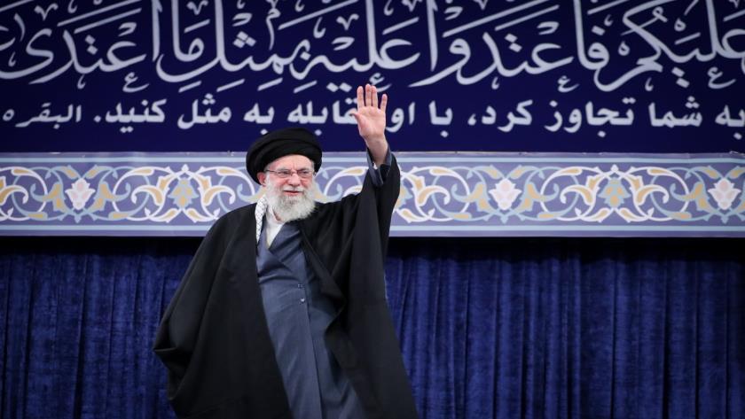Iranpress: رهبر انقلاب: خطرناکتر از ناو سلاحی است که آن را به قعر دریا می‌فرستد
