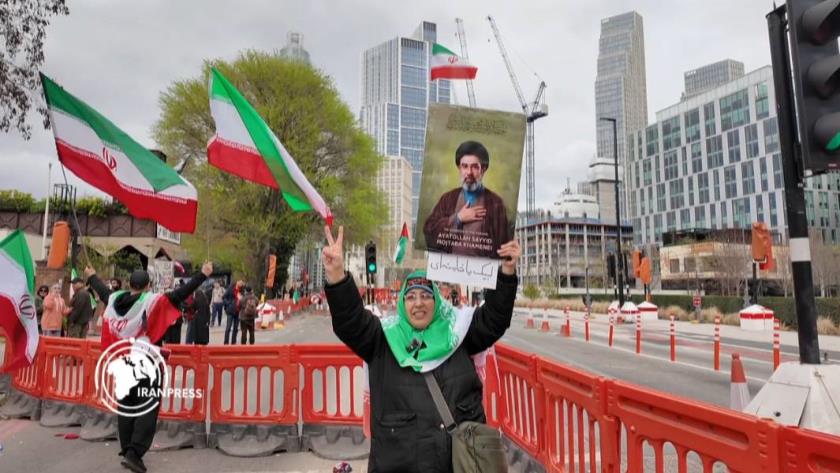 Iranpress: یادبود شهدای دانش آموز میناب در لندن