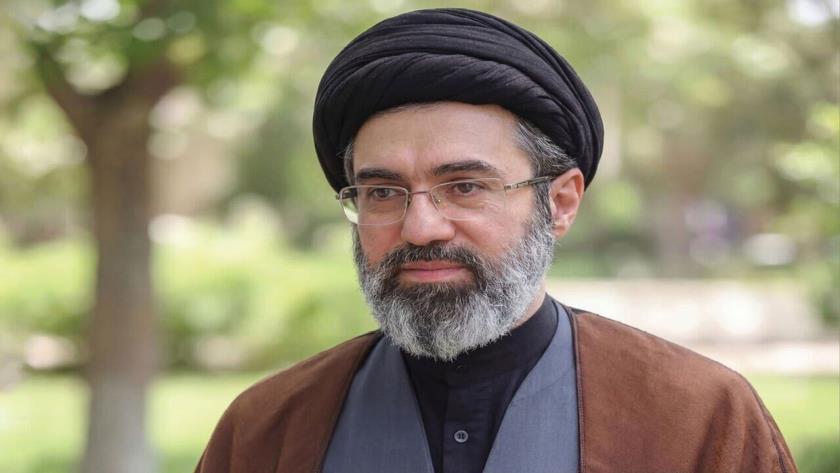 Iranpress: رهبر معظم انقلاب: ارتش اسلام دلاورانه از خاک و پرچمی که به آن تعلق دارد دفاع می‌ کند
