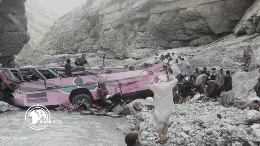 Iranpress: ۴۰  کشته در حادثه جاده ای در پاکستان 