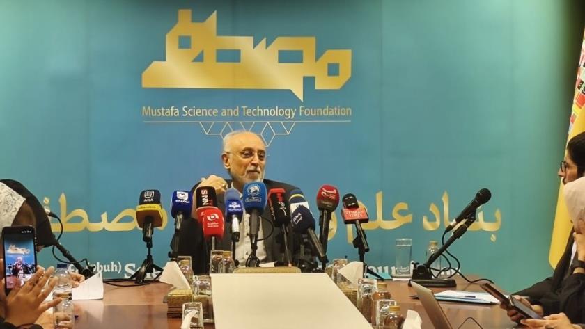 Iranpress: هشدار صالحی بر لزوم تسلط بر فناوری‌های نوین برای حفظ استقلال علمی