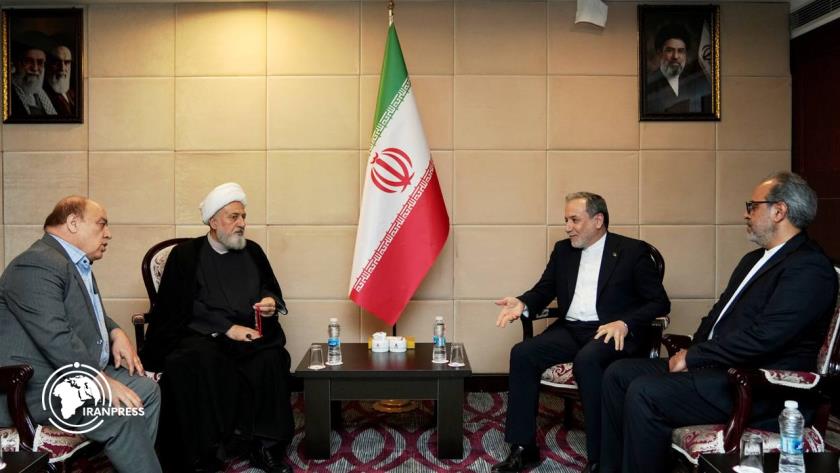 Iranpress: دیدار نائب رئیس مجلس اعلای اسلامی شیعیان لبنان با عراقچی