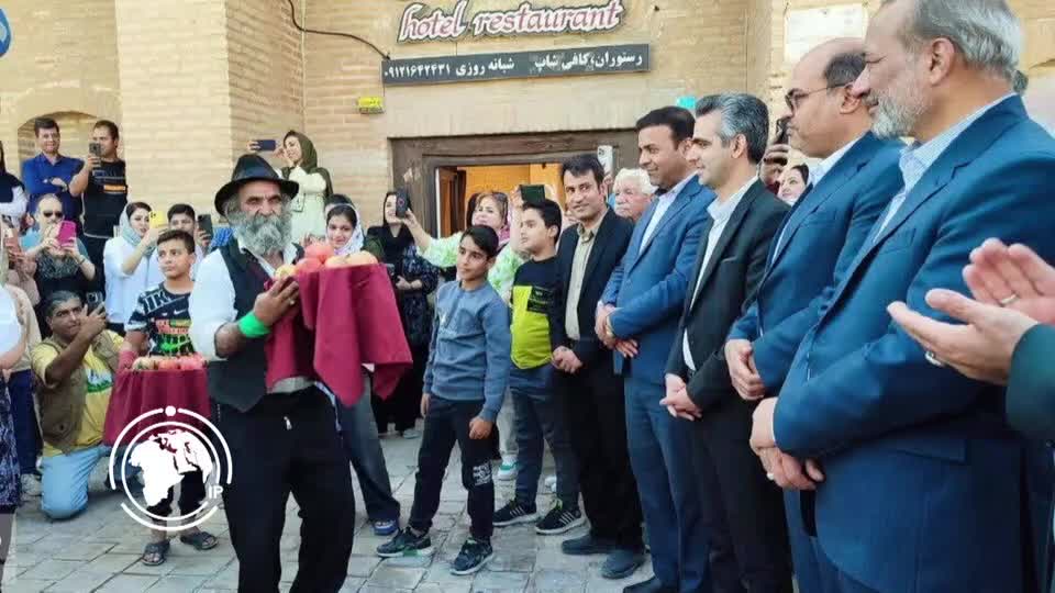 ایران برس: مهرجان الرمان في قرية سَريَزد: رحلة إلى قلب النكهات والتقاليد الريفية 