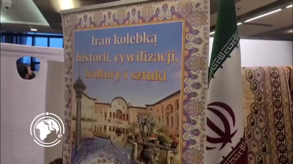 Iranpress: إيران تشارک في السوق الخيري SHOM في وارسو