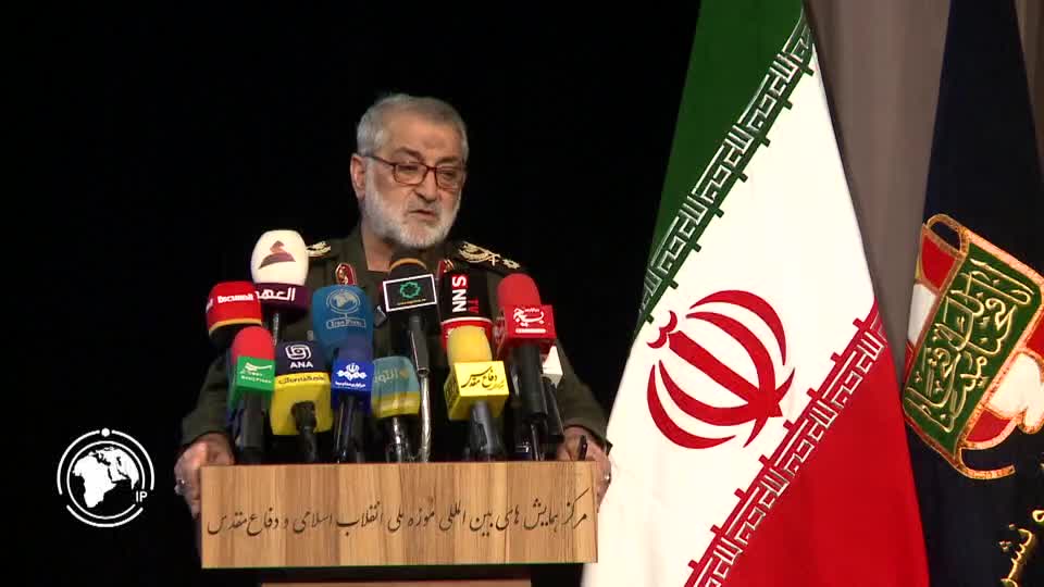 Iranpress: متحدث القوات المسلحة يحذّر من تهديد يستهدف وعي المجتمع الإيراني