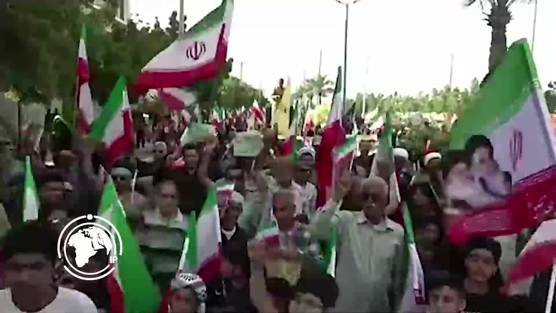 Iranpress: جزيرة قشم.. مسيرة شعبية لتكريم شهداء حرب رمضان