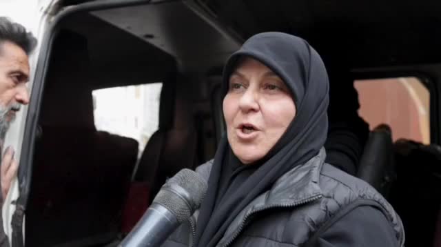 Iranpress: نازحون لبنانيون خلال عودتهم إلى الجنوب: شكر واسع للجمهورية الإسلامية الإيرانية