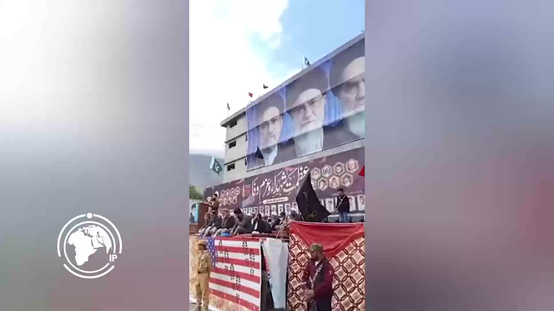 Iranpress: تجمع بالآلاف بشمال باكستان للبيعة مع سماحة قائد الثورة الإيرانية
